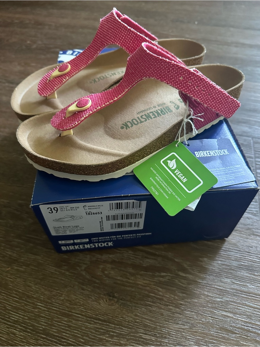 Birkenstock Woman Gizeh Vegan Sandal in Pink
